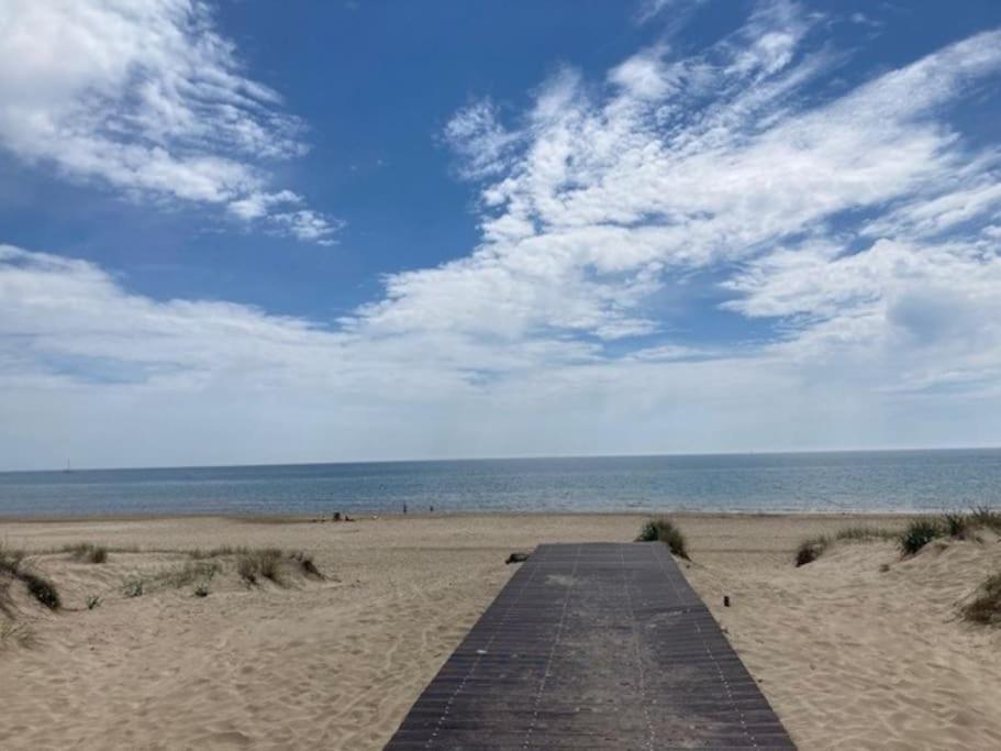 Apartment De Plain-pied A 2 Min A Pied De La Plage. *
